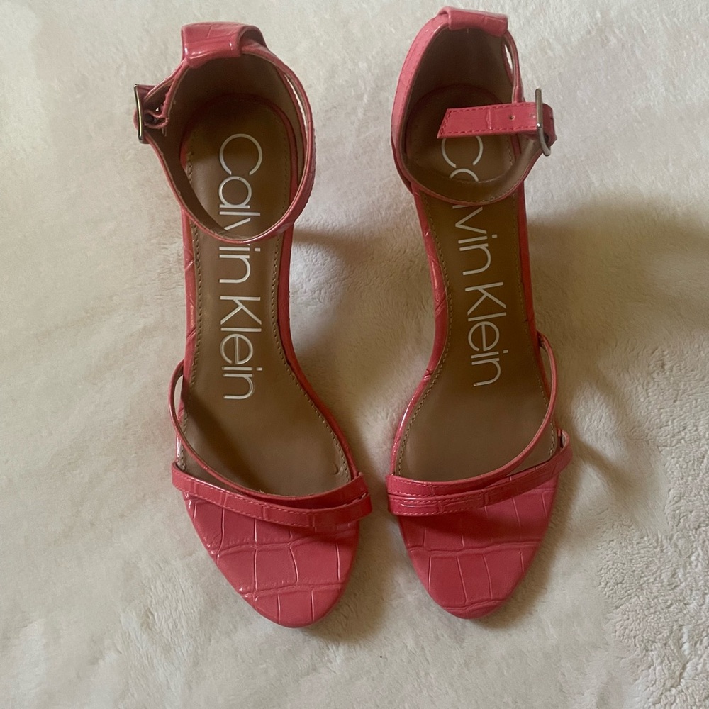 NWT Calvin Klein pink leather sandal kitten heel women size 7